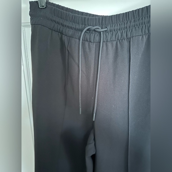 ATHLETA NWT Endeavor Relaxed Pant. Black so comfortable drawstring waist - Picture 3 of 10